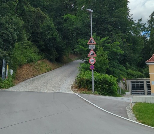 Schild mit 22% Steigung!