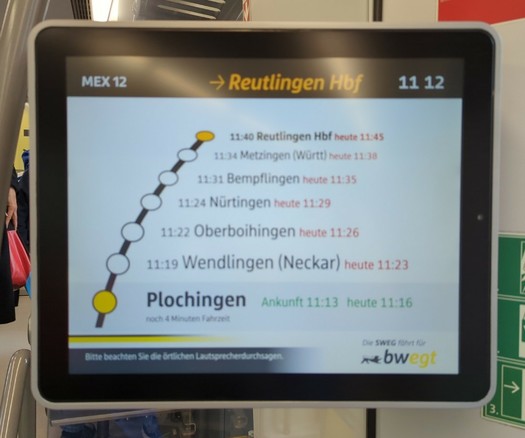 Fahrtanzeige im MEX12. Alle angezeigten Orte enden mit -ingen:
Plochingen, Wendlingen, Oberbohingen, Nürtingen, Bempflingen, Metzingen, Reutlingen.
Es fehlt noch (mindestens) Esslingen.
