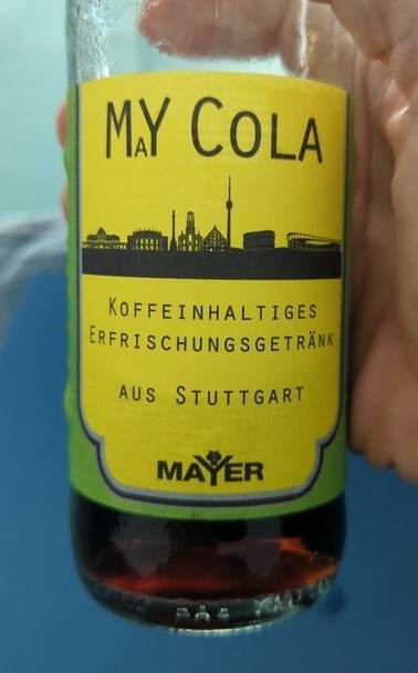 Foto der MaY COLA mit gelbem Etikett