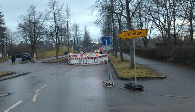 gesperrte Straße mit Umleitung