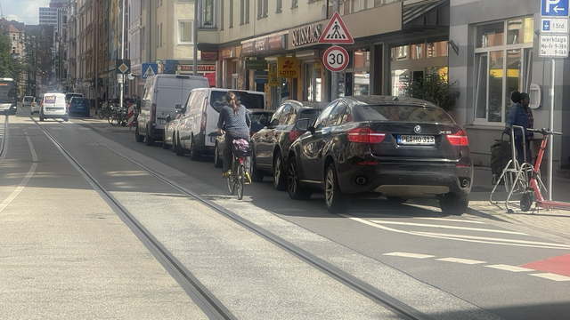 Limmerstrasse und Badenstedter Straße wird der Radverkehr aus einem sicheren Radweg ungeschützt in die Fahrbahn geführt